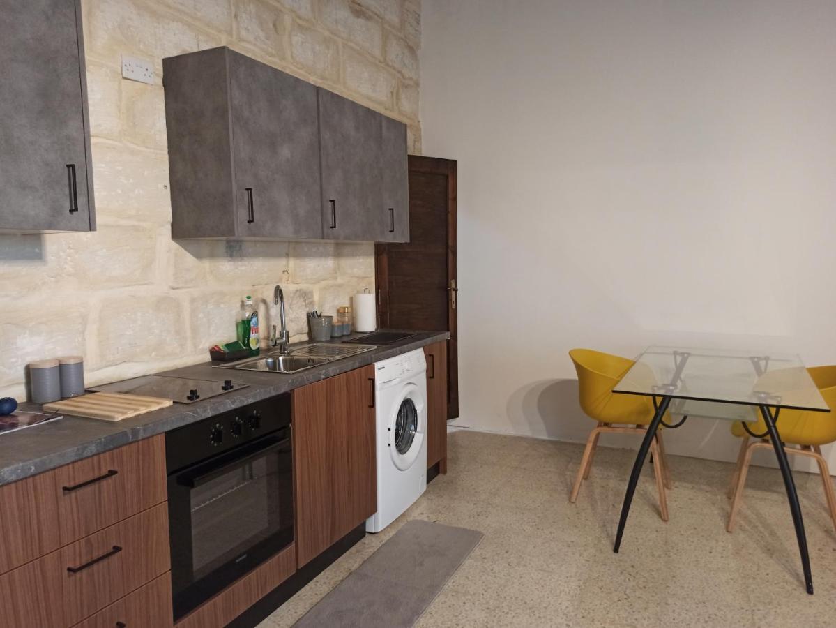 Beautiful Studio Apartment In Qormi Malta Exterior photo