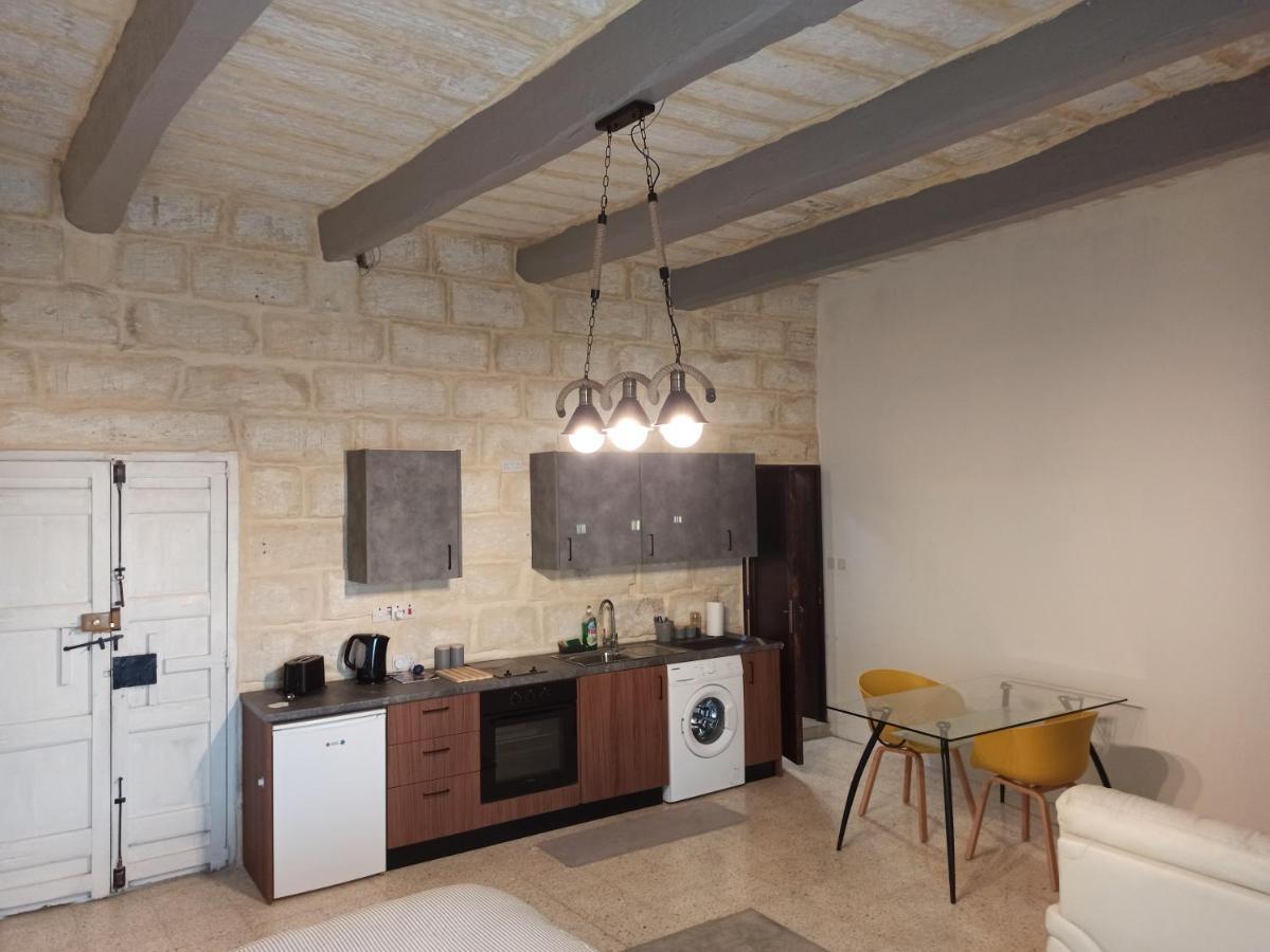 Beautiful Studio Apartment In Qormi Malta Exterior photo